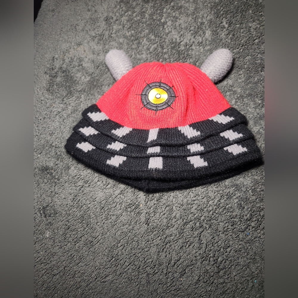 BBC Doctor Dr Who RED DALEK Antenna Knit Beanie Hat